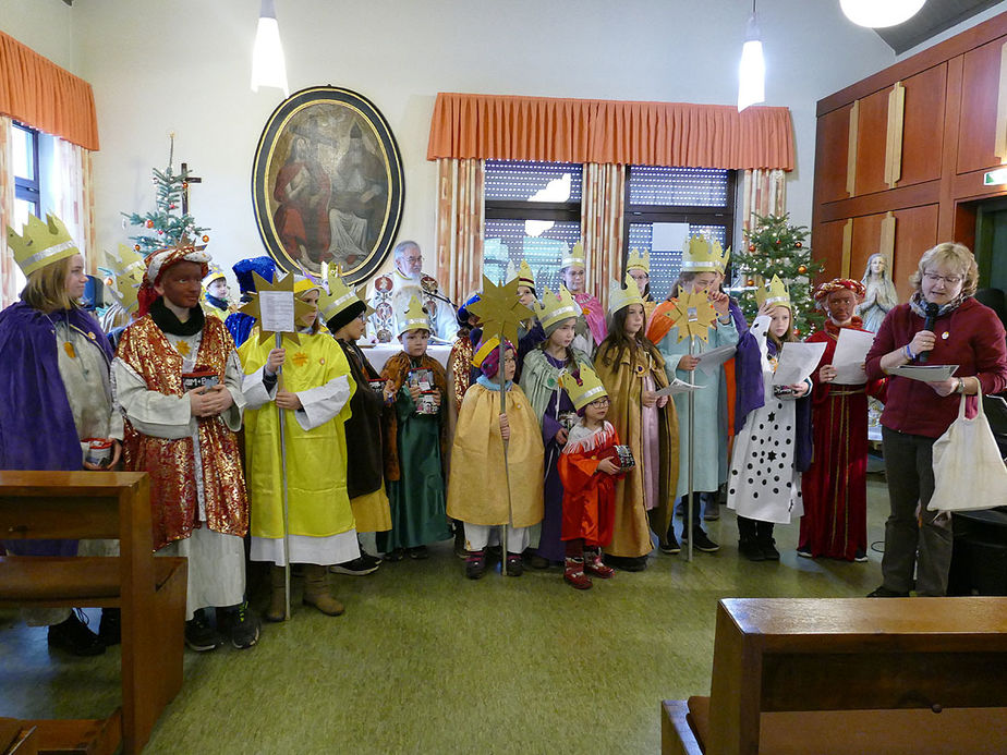 Dreikönigssingen der Sternsinger in Naumburg (Foto: Karl-Franz Thiede)